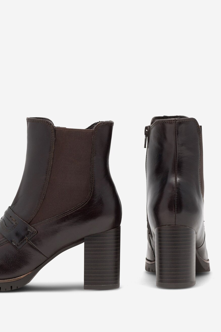 Botki skórzane na słupku