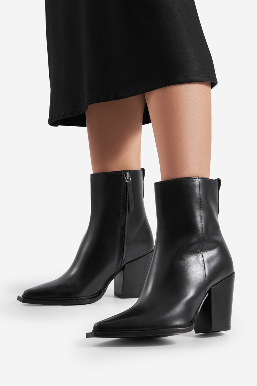 Botki skórzane na słupku