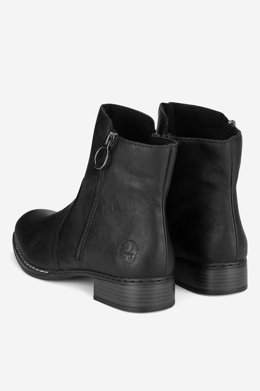 Botki ocieplane na słupku