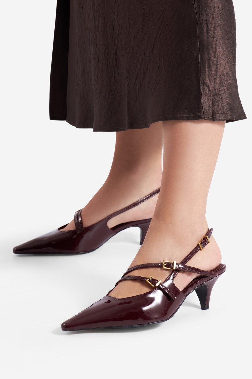 Czółenka skórzane