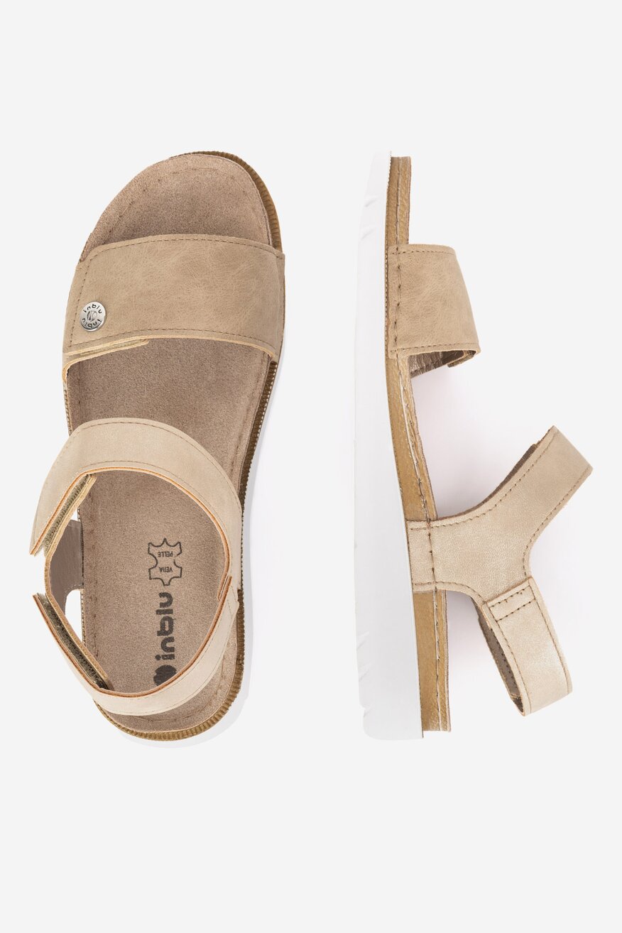 Sandały na koturnie