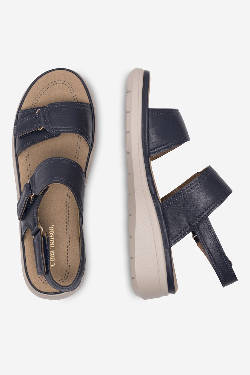 Sandały na koturnie