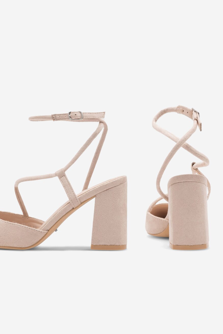 DeeZee - Czółenka na słupku