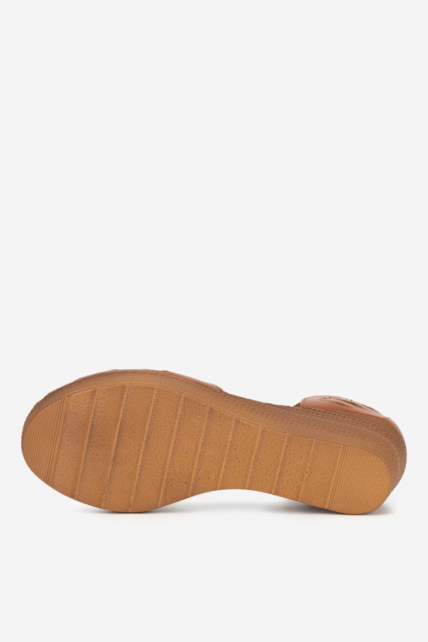 Sandały skórzane na koturnie