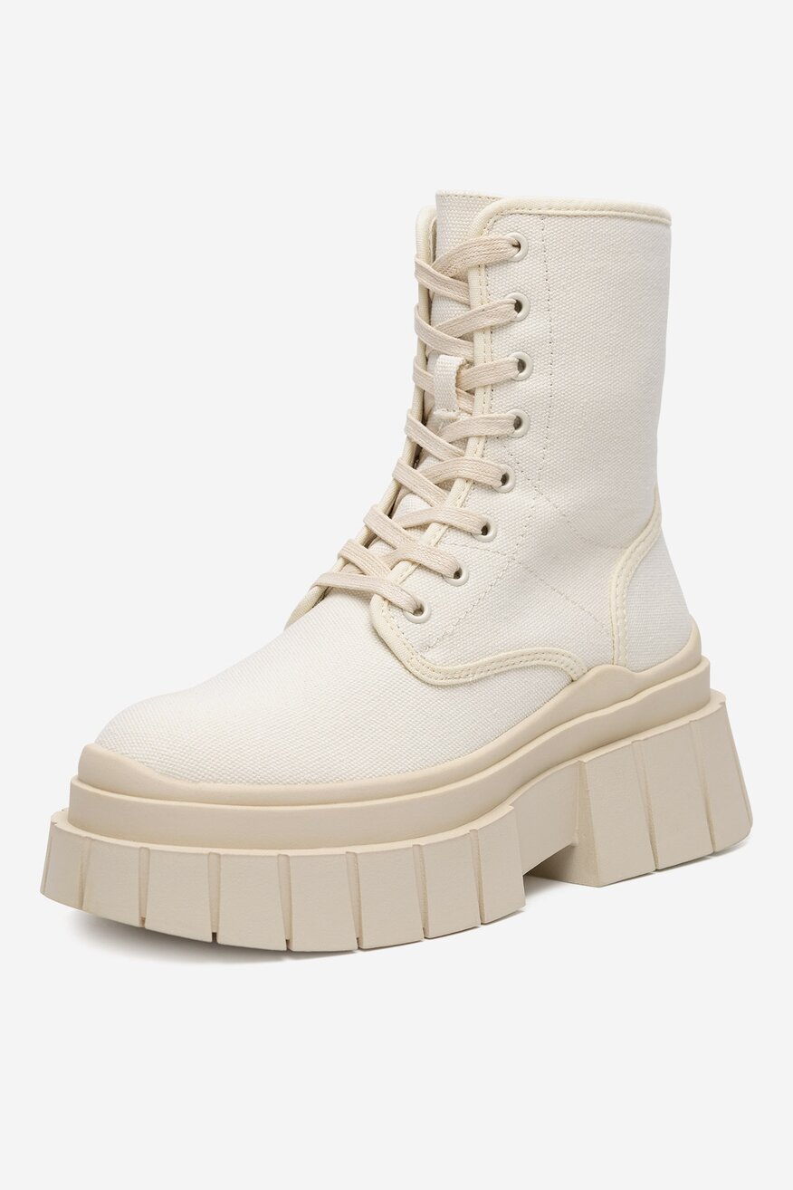 Trzewiki na platformie