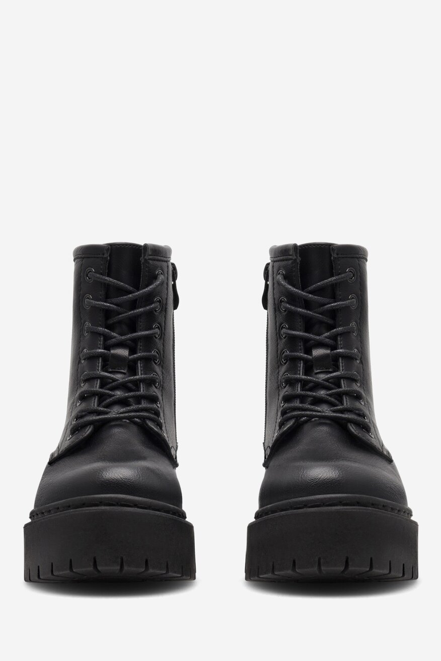 Trzewiki na platformie