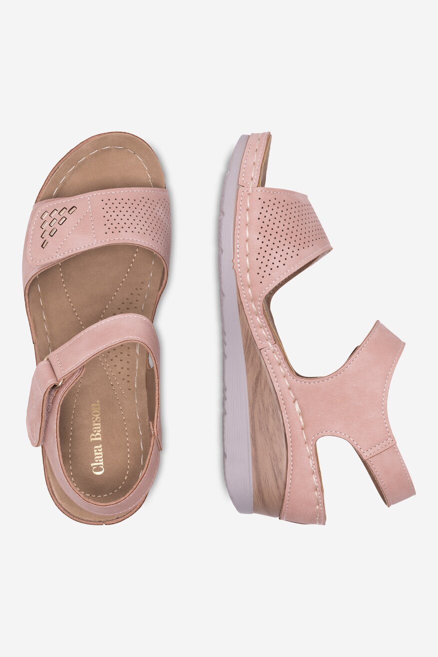 Sandały na koturnie