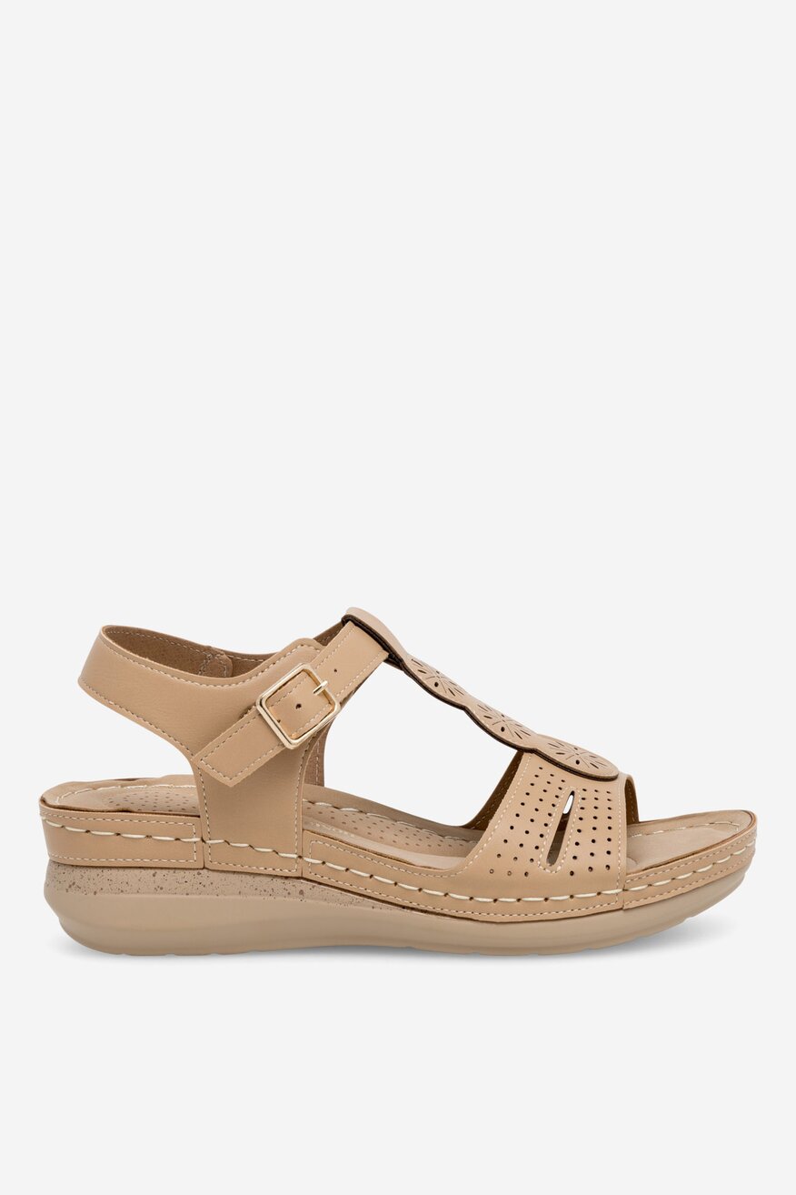 Sandały na koturnie