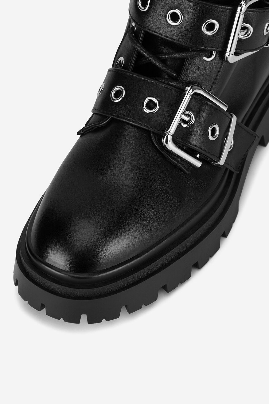 Trzewiki na grubej podeszwie