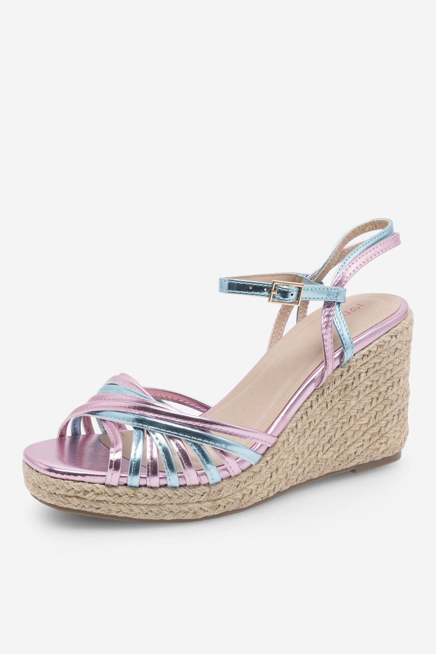 Sandały na koturnie