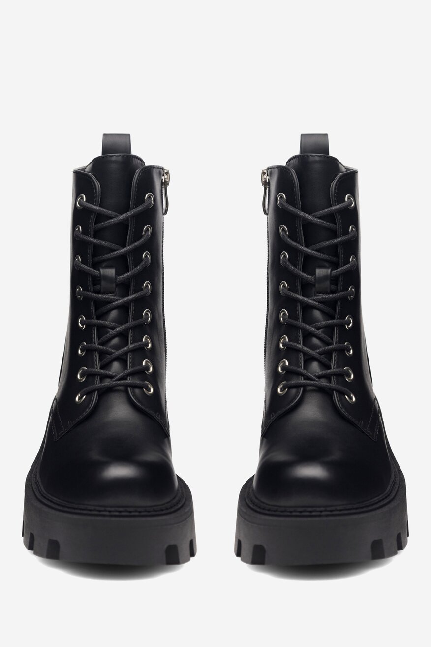 Trzewiki na grubej podeszwie