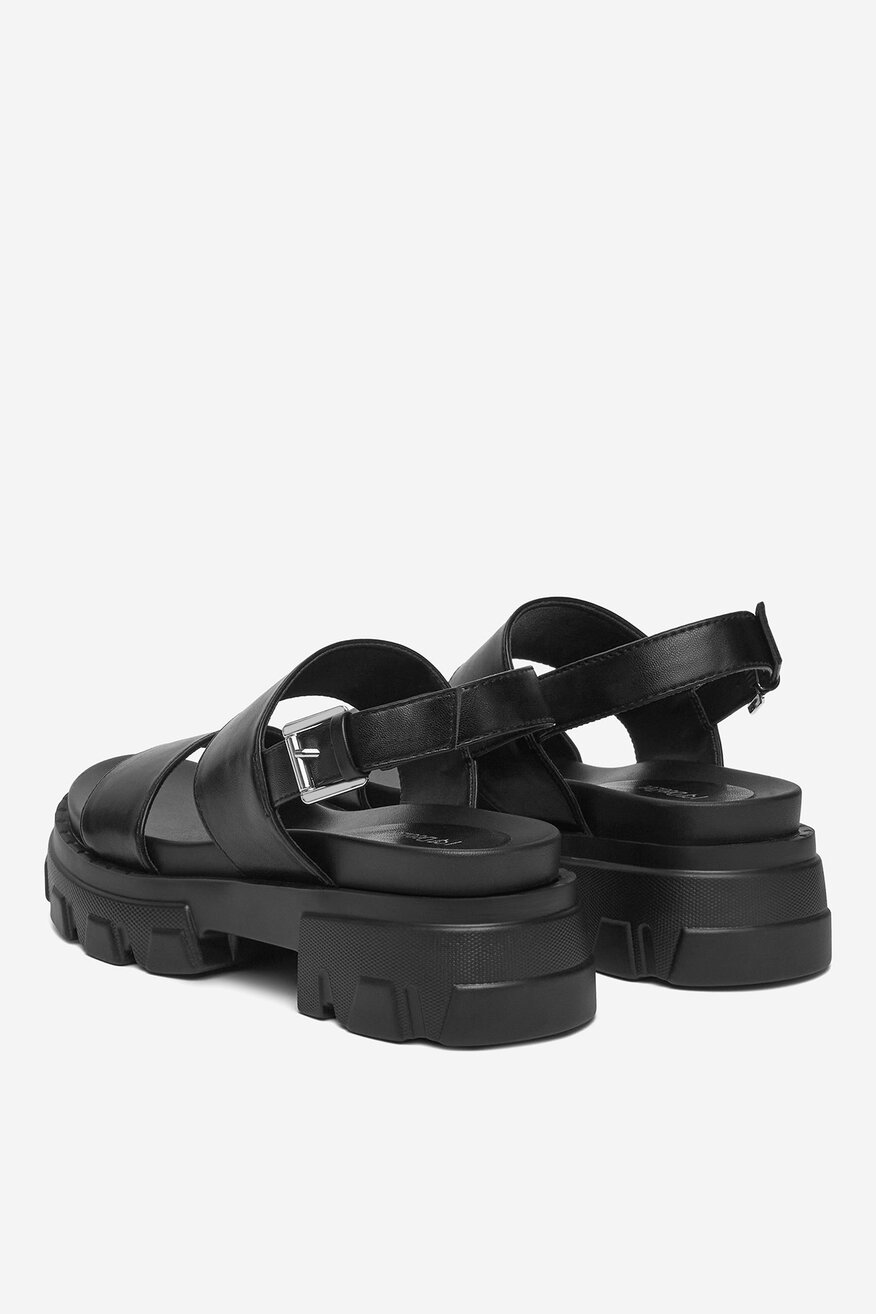 Sandały na grubej podeszwie