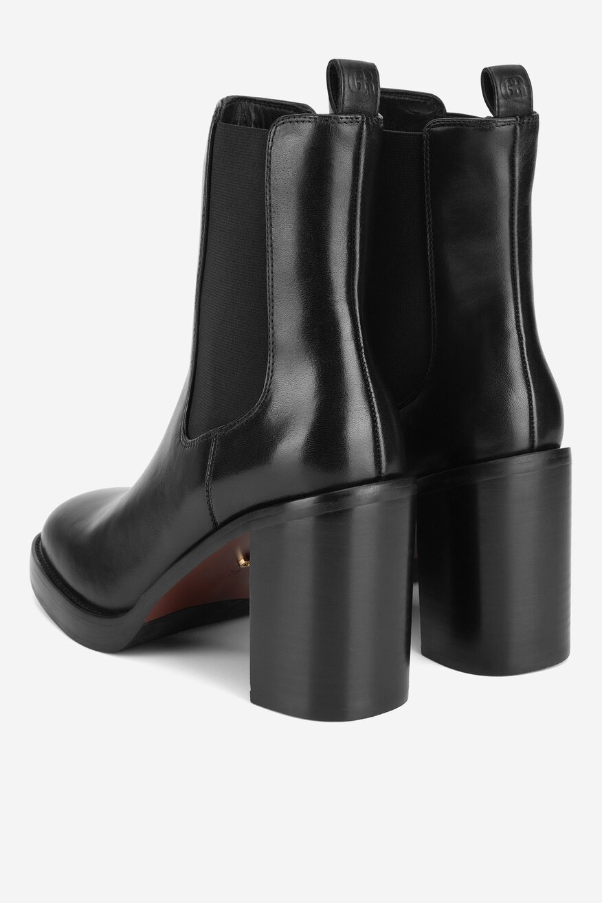 Botki skórzane na słupku