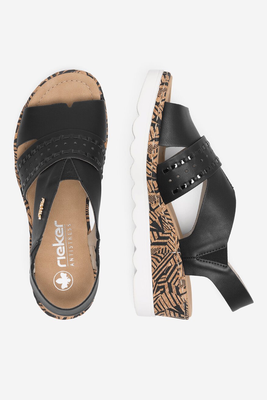 Sandały na koturnie