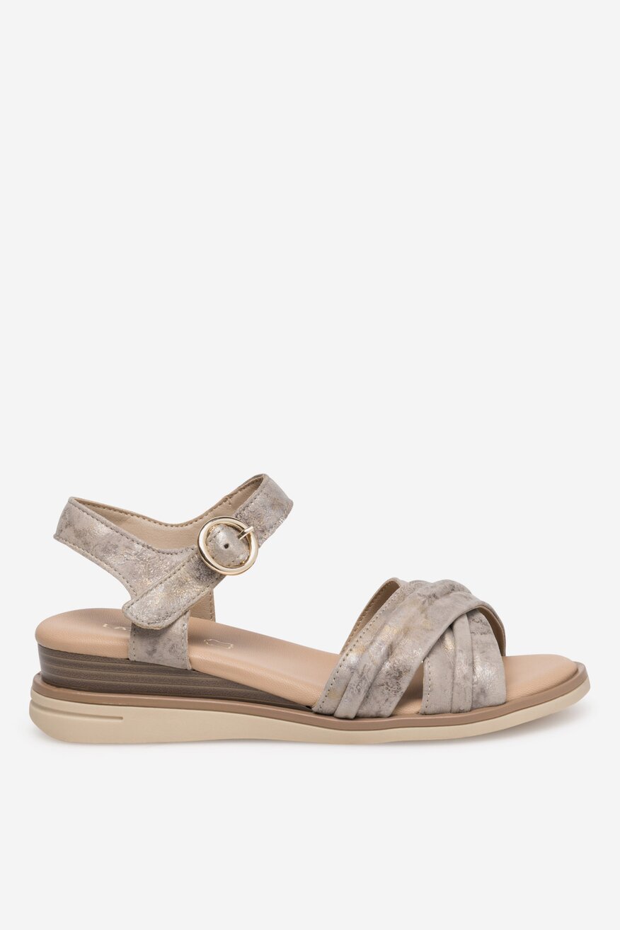 Sandały skórzane na koturnie