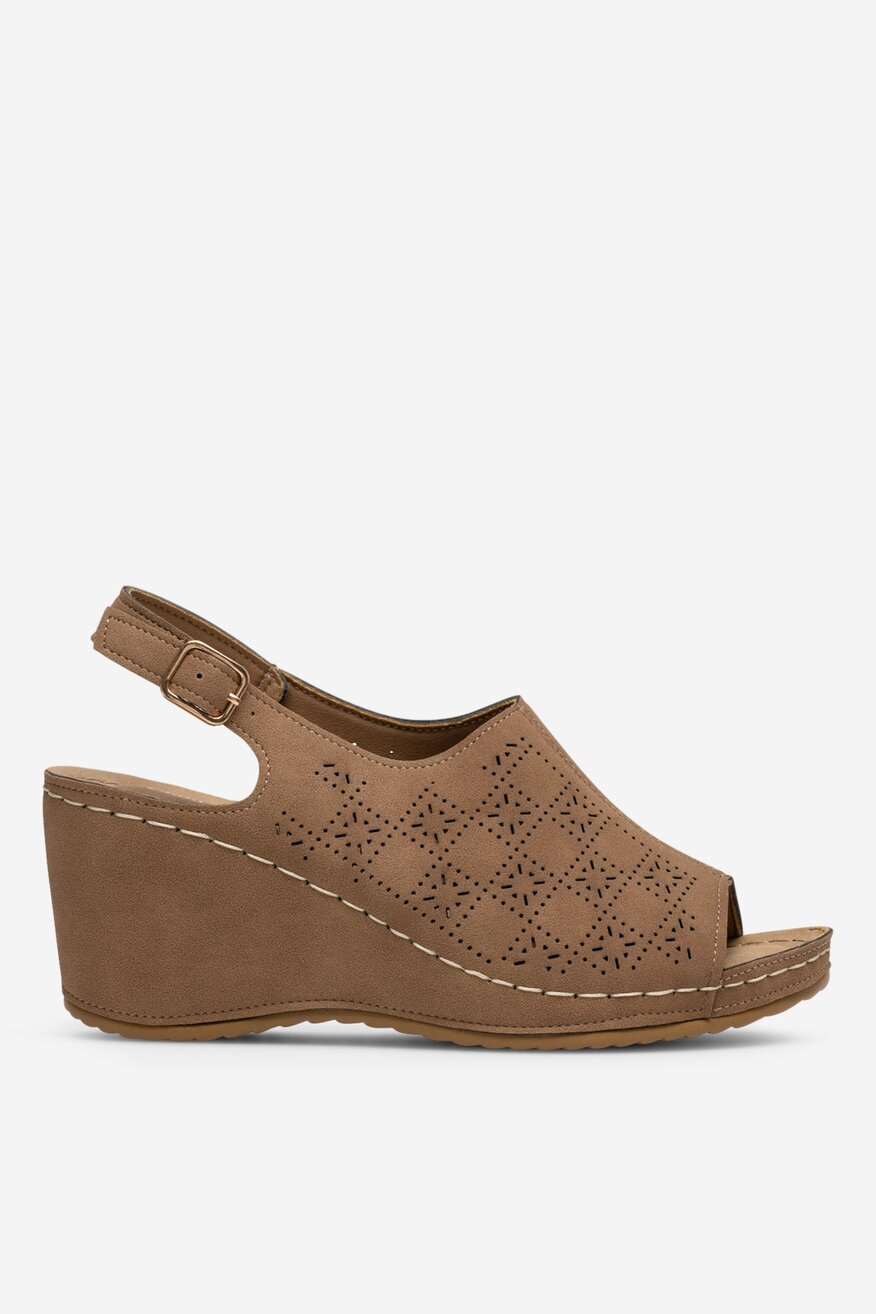 Sandały na koturnie