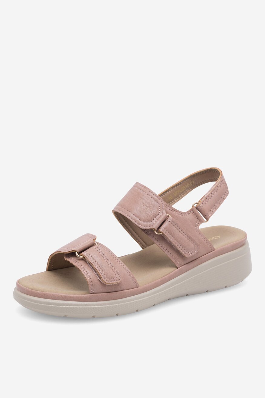 Sandały na koturnie