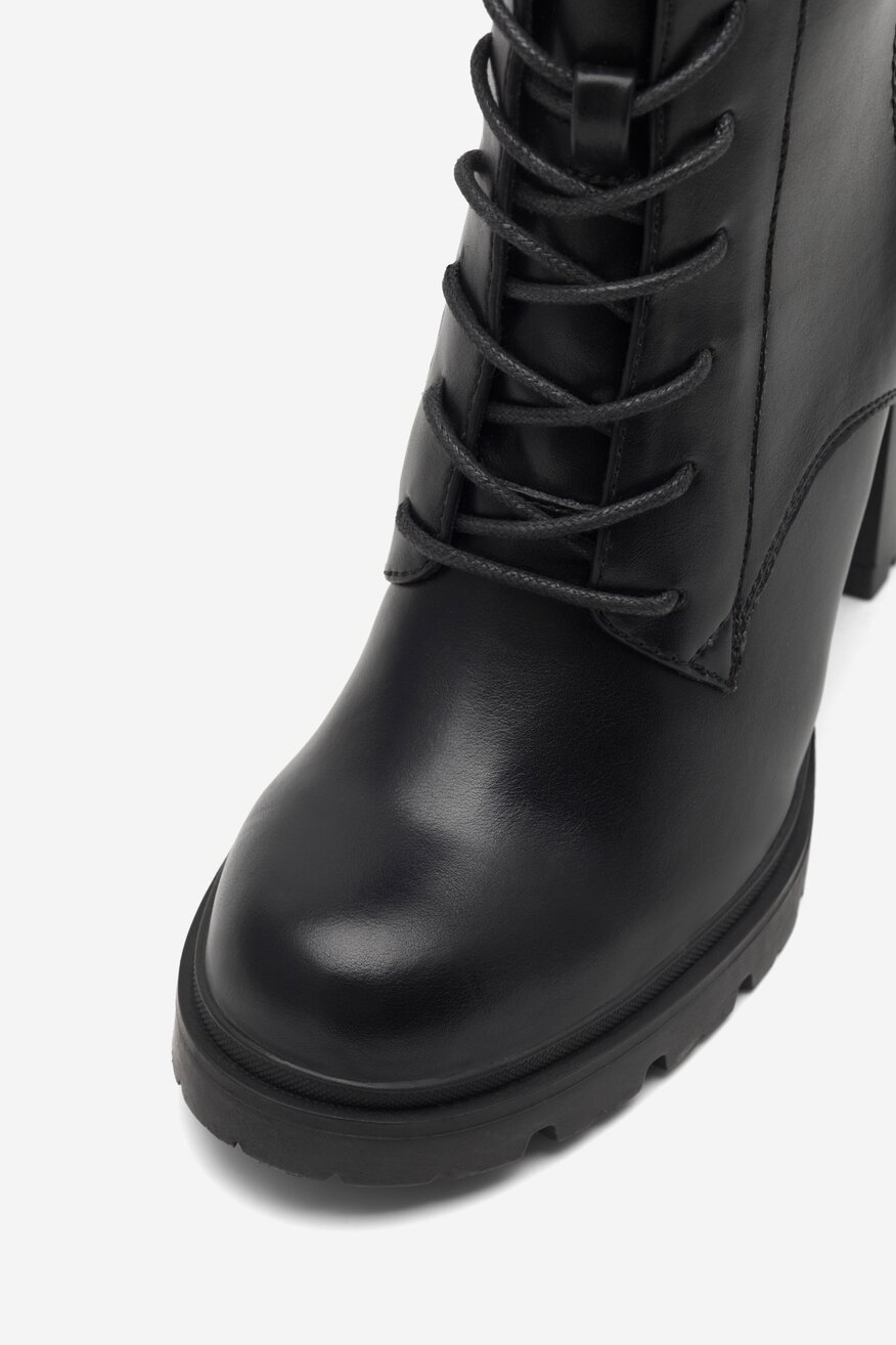 Trzewiki na słupku ocieplane