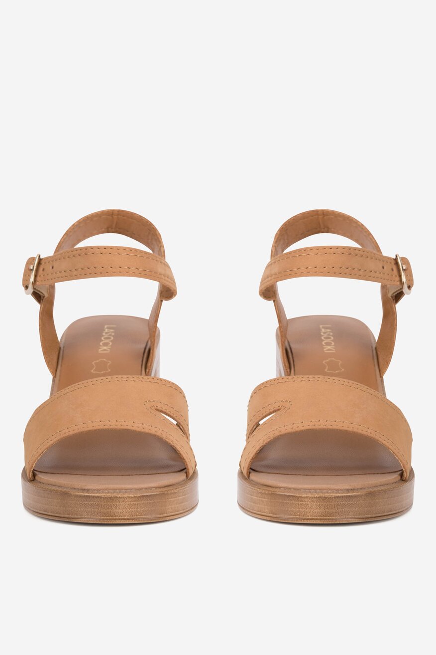 Sandały skórzane na słupku