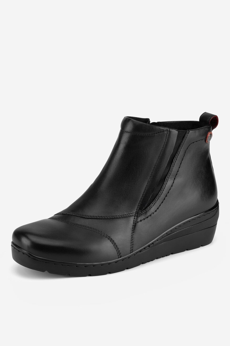 Botki skórzane na koturnie