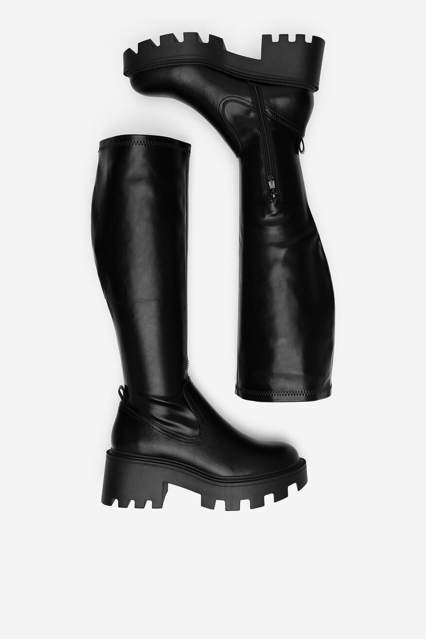 Kozaki na grubej podeszwie