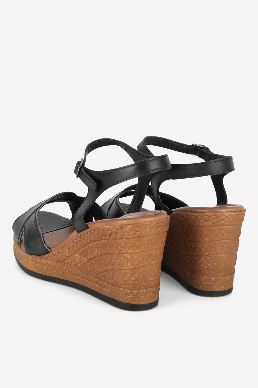 Sandały skórzane na koturnie