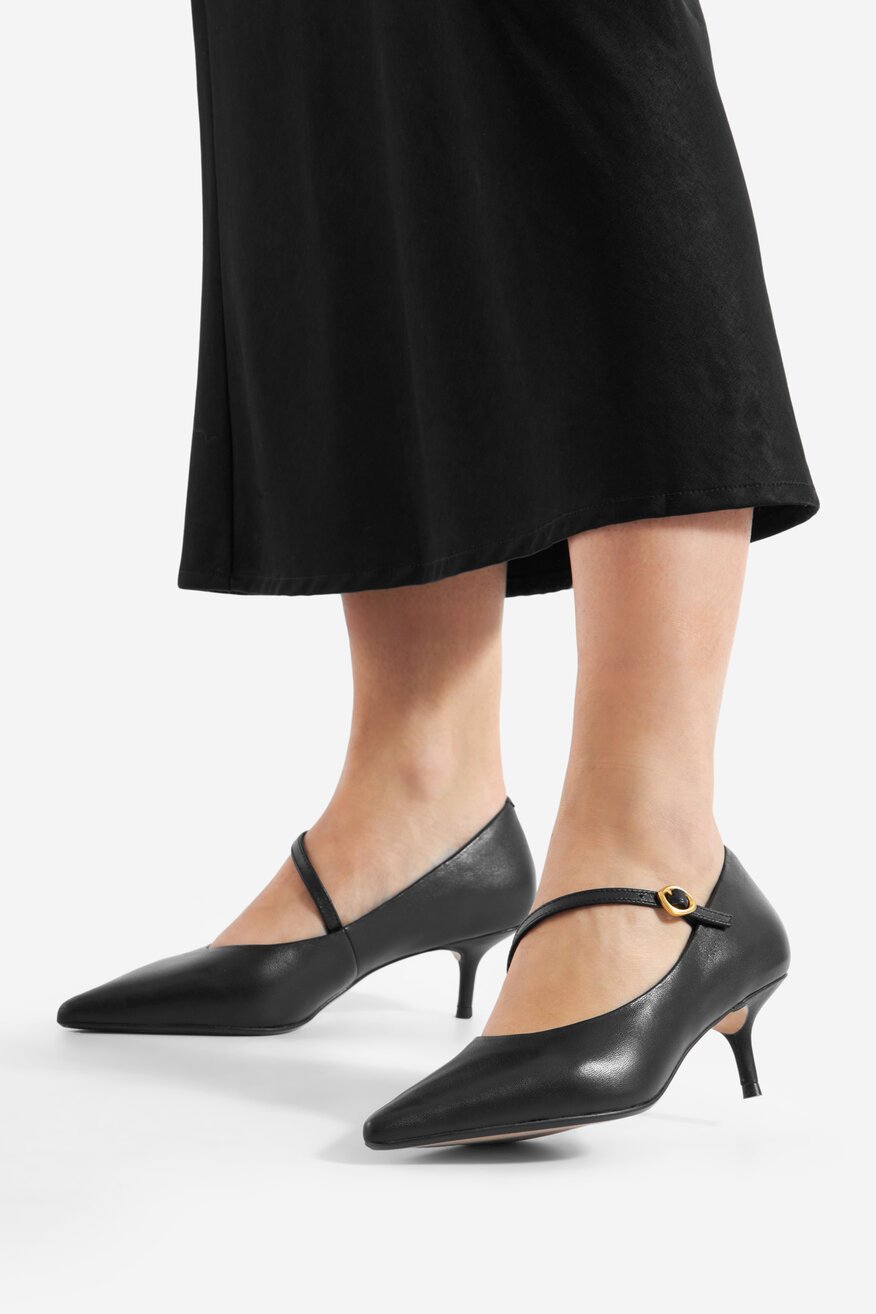 Czółenka skórzane