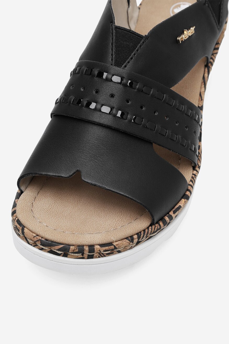 Sandały na koturnie