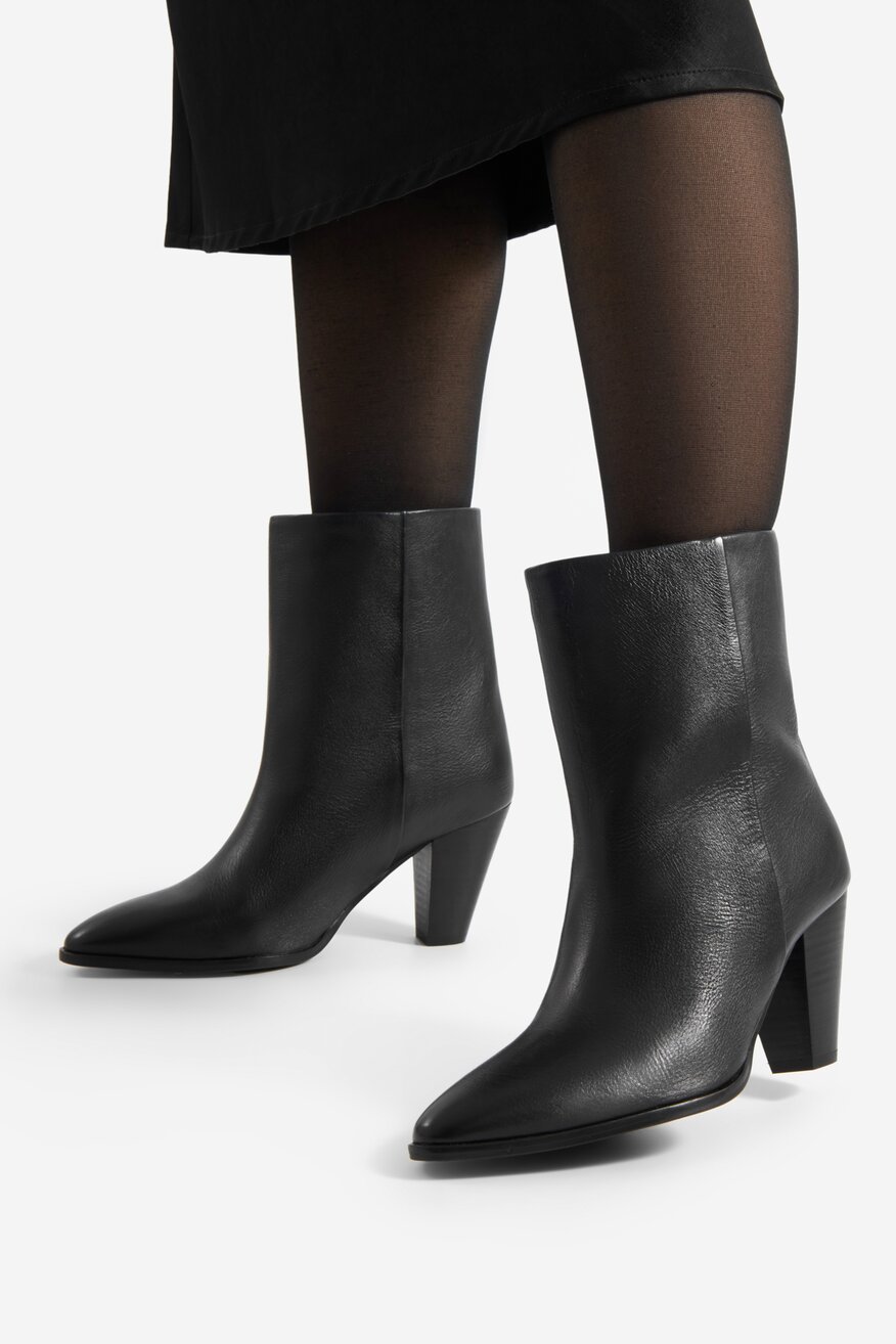 Botki skórzane na słupku