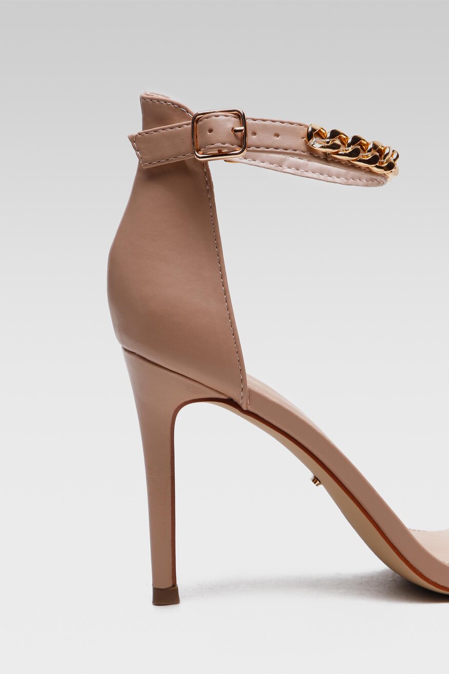 Sandały z aplikacją beżowe