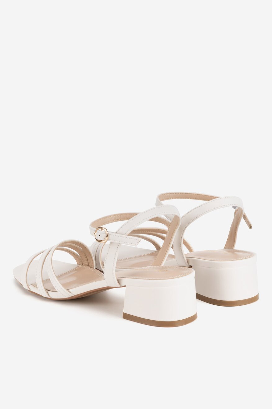 Sandały na obcasie