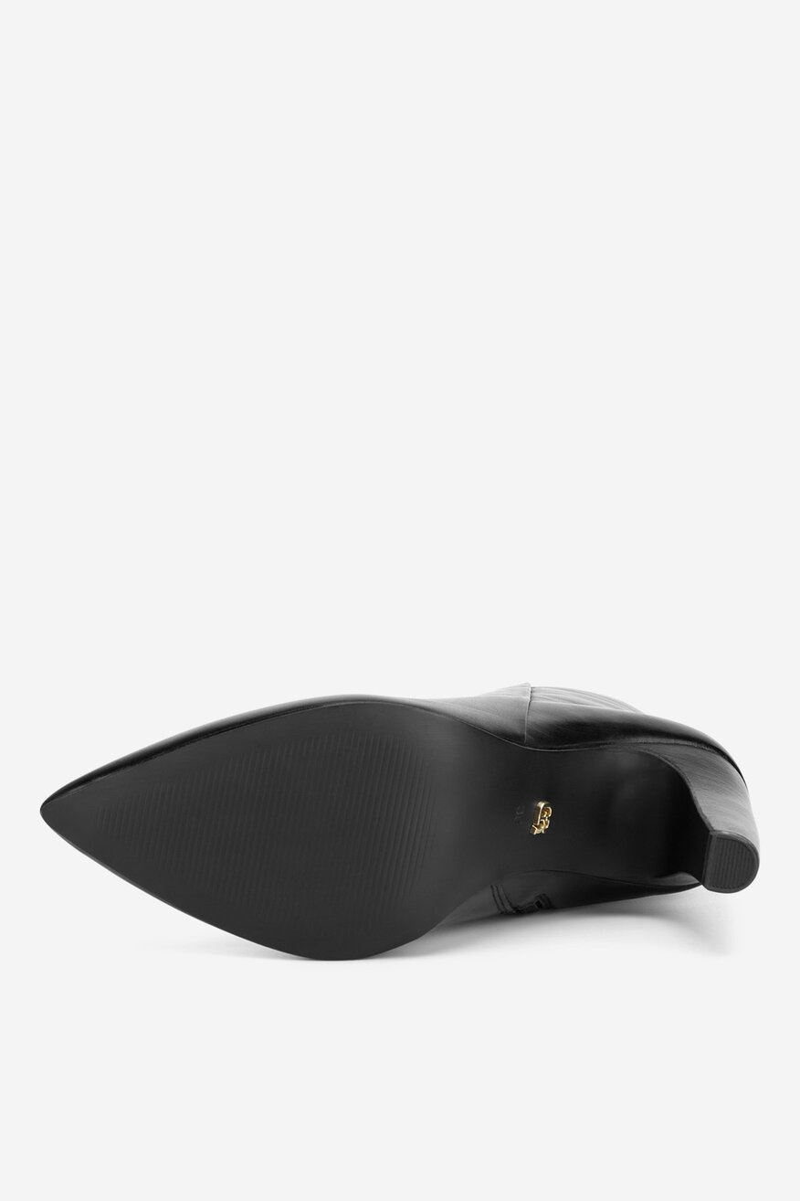 Botki skórzane na słupku