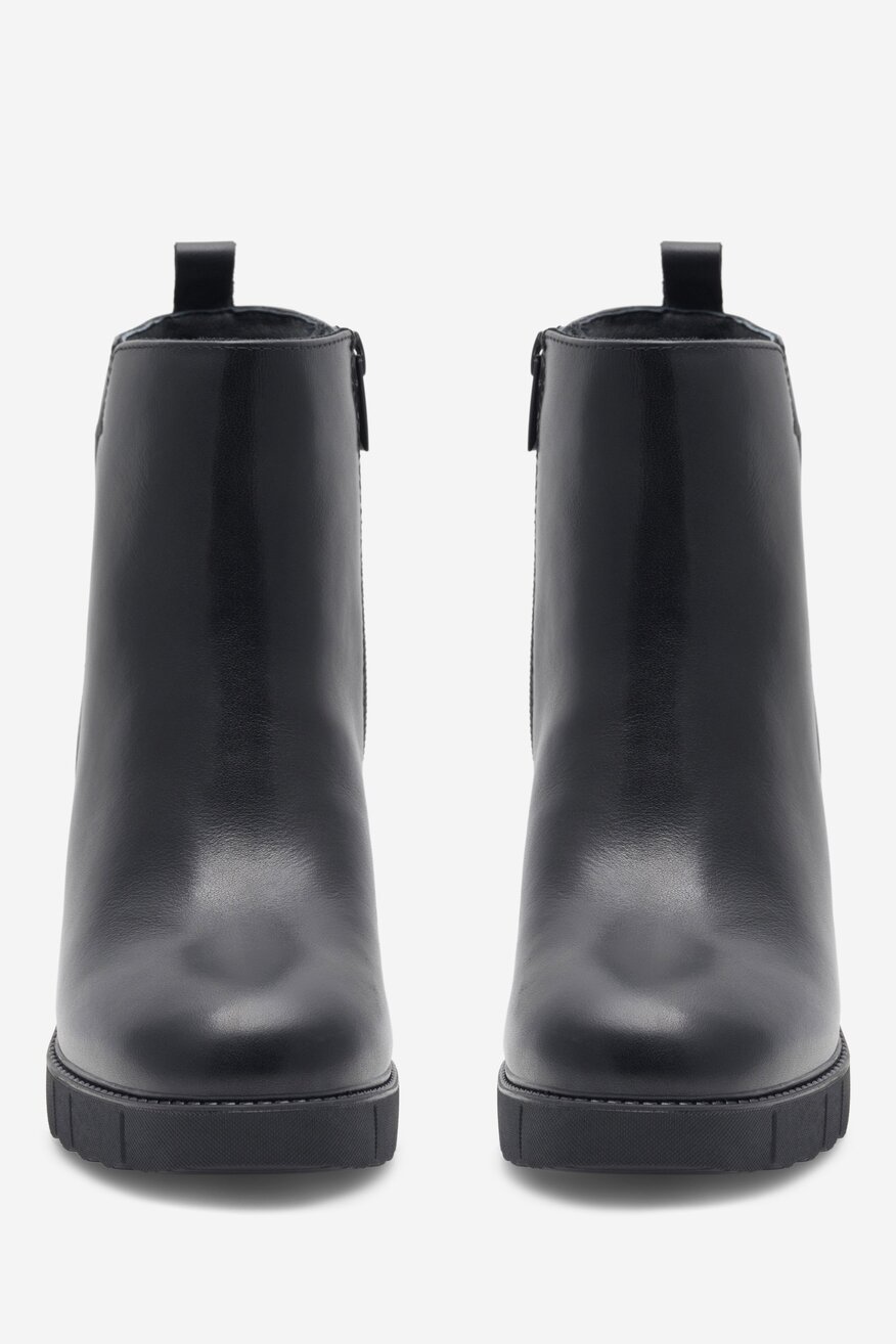 Botki skórzane na słupku