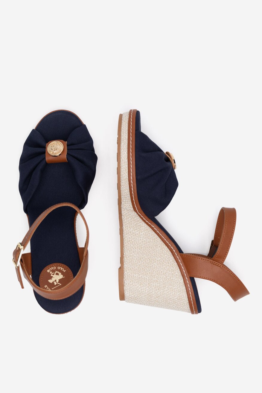 Sandały na koturnie