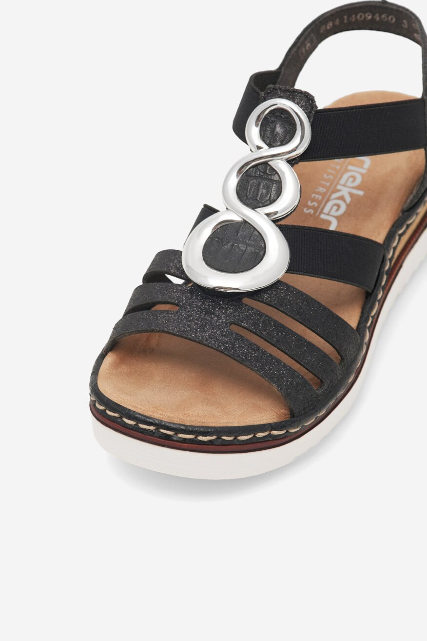 Sandały na koturnie