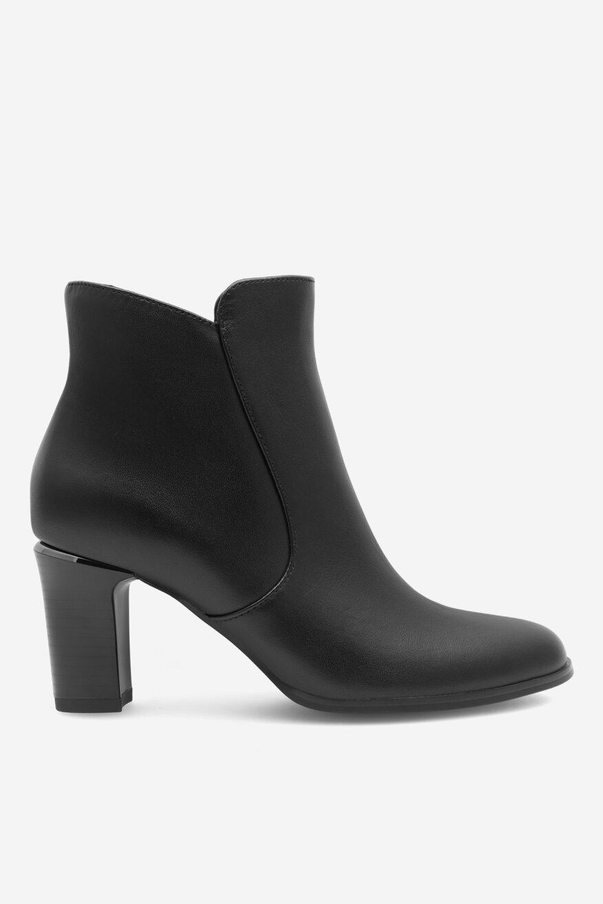 Botki skórzane na słupku