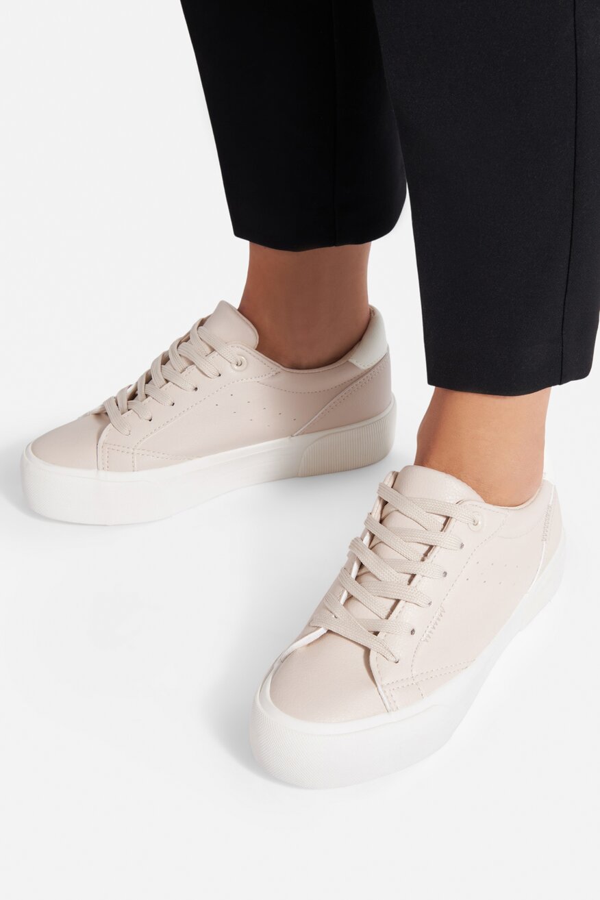 Sneakersy na platformie