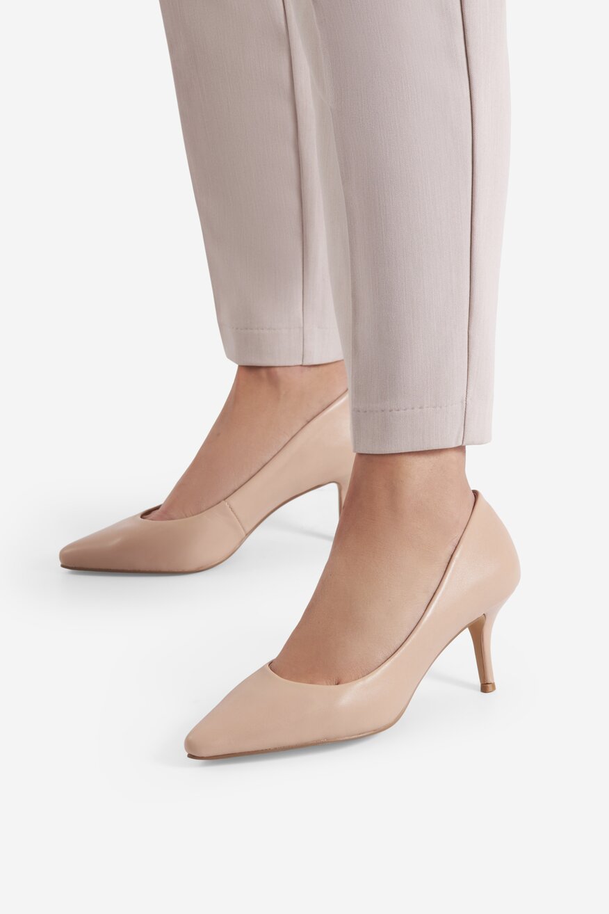 Czółenka skórzane na szpilce