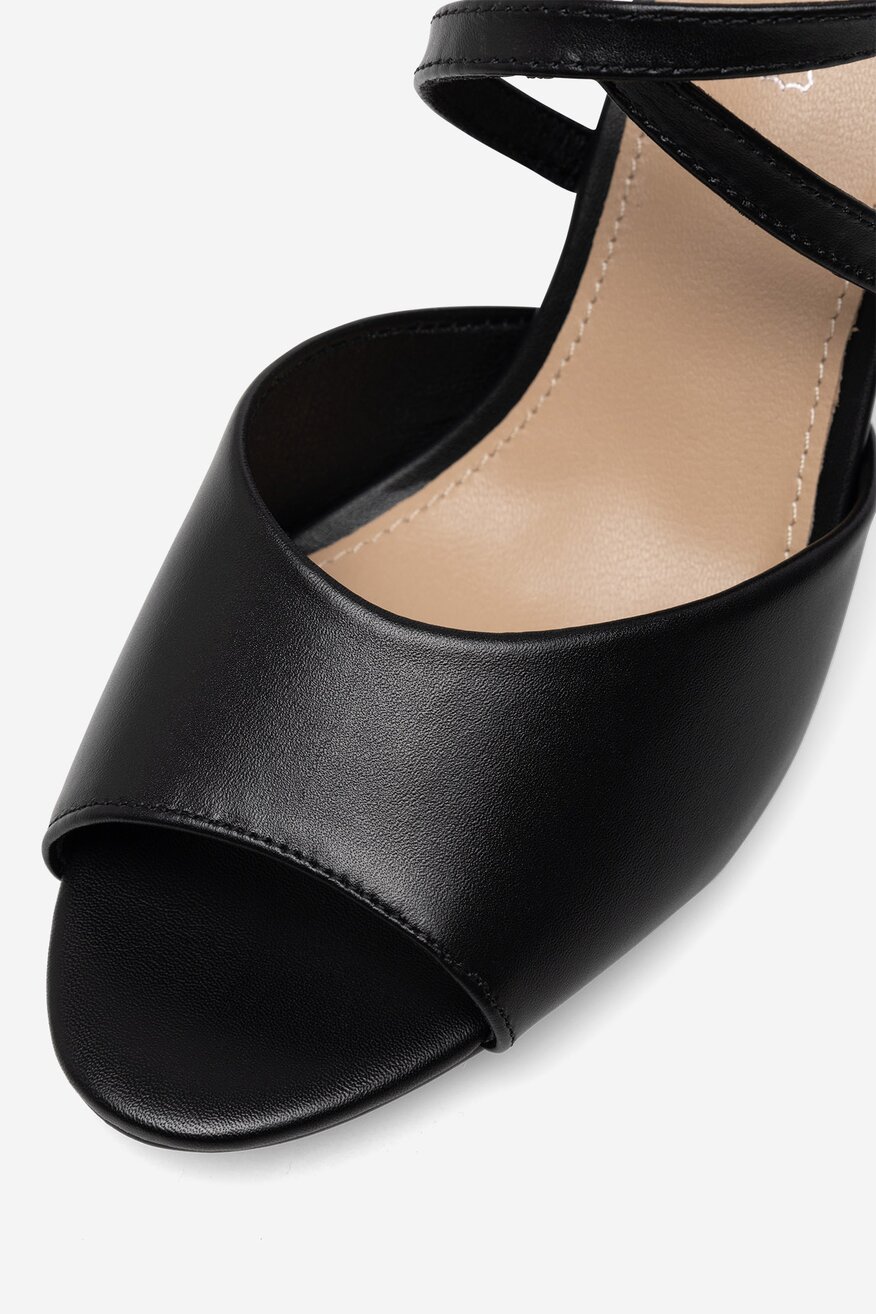 Sandały skórzane na słupku