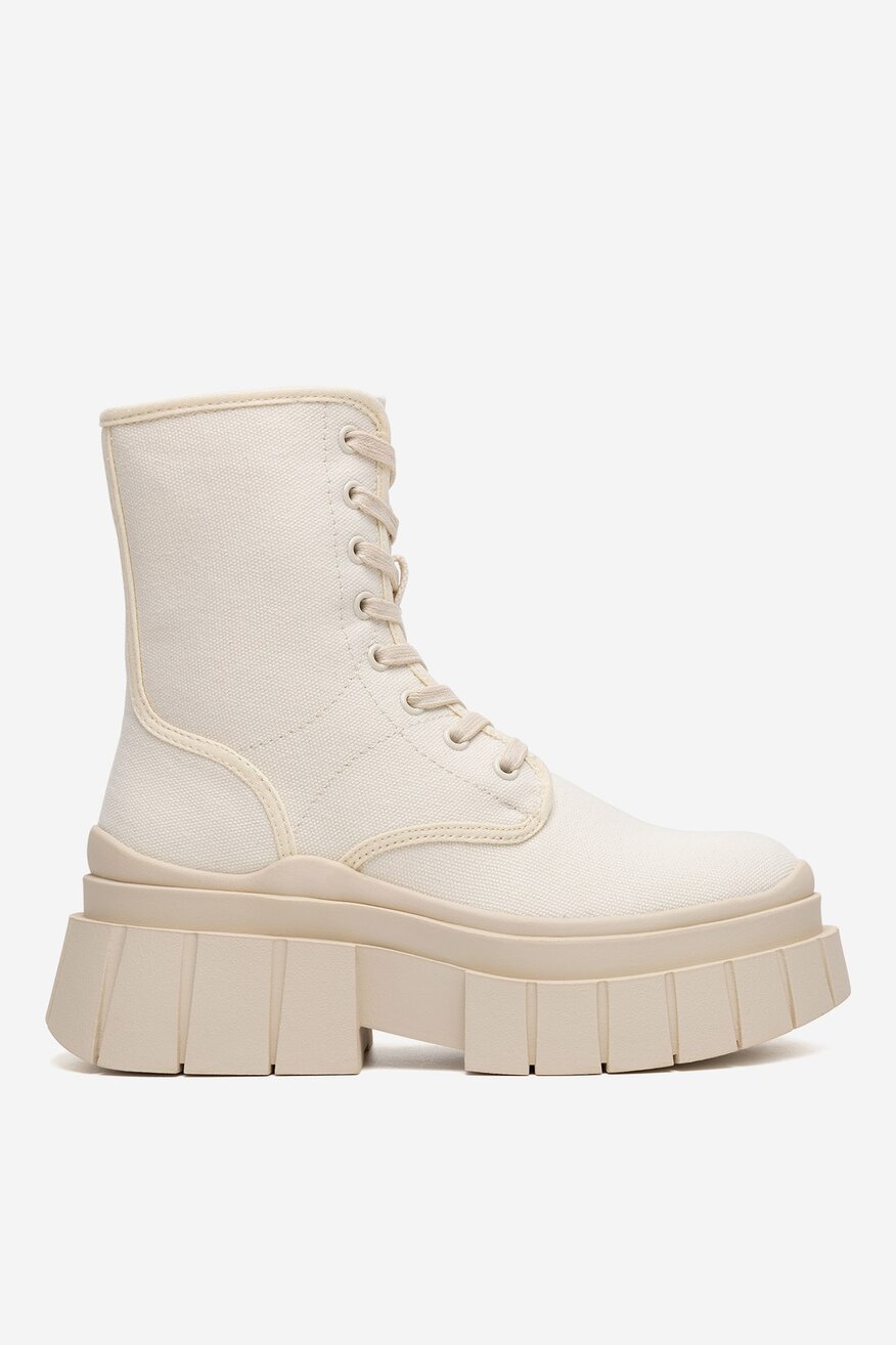 Trzewiki na platformie