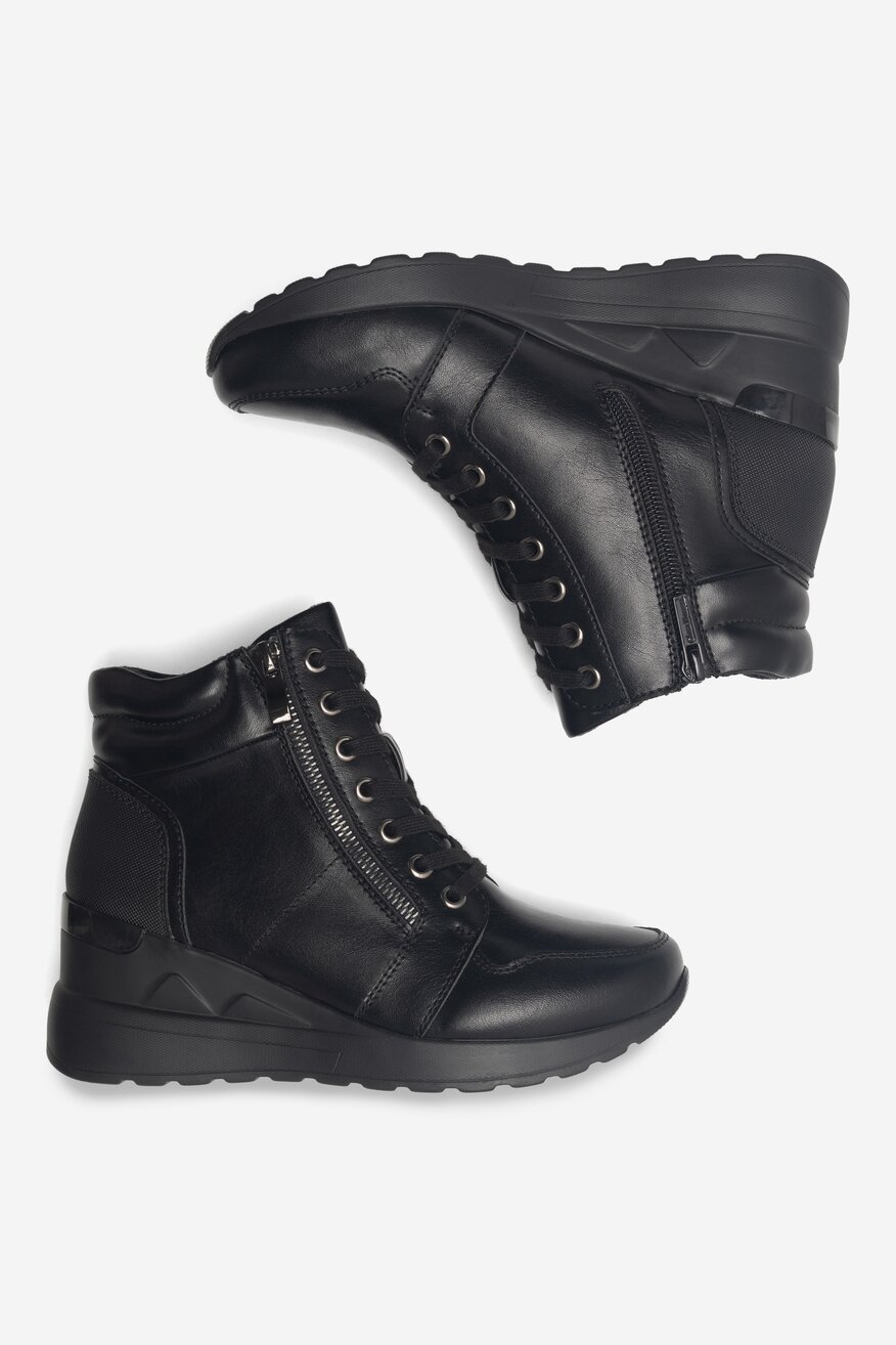 Trzewiki na koturnie