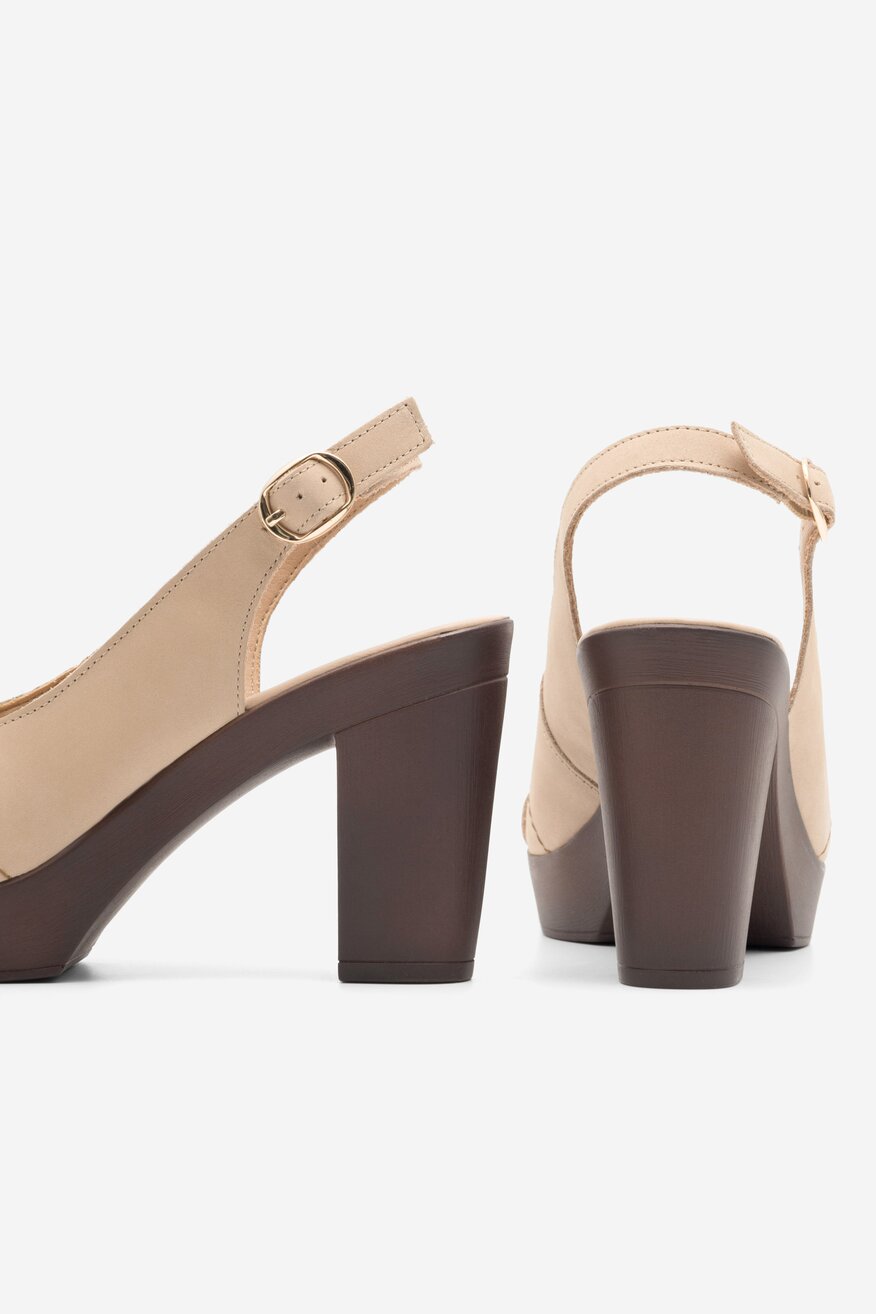 Sandały skórzane na słupku