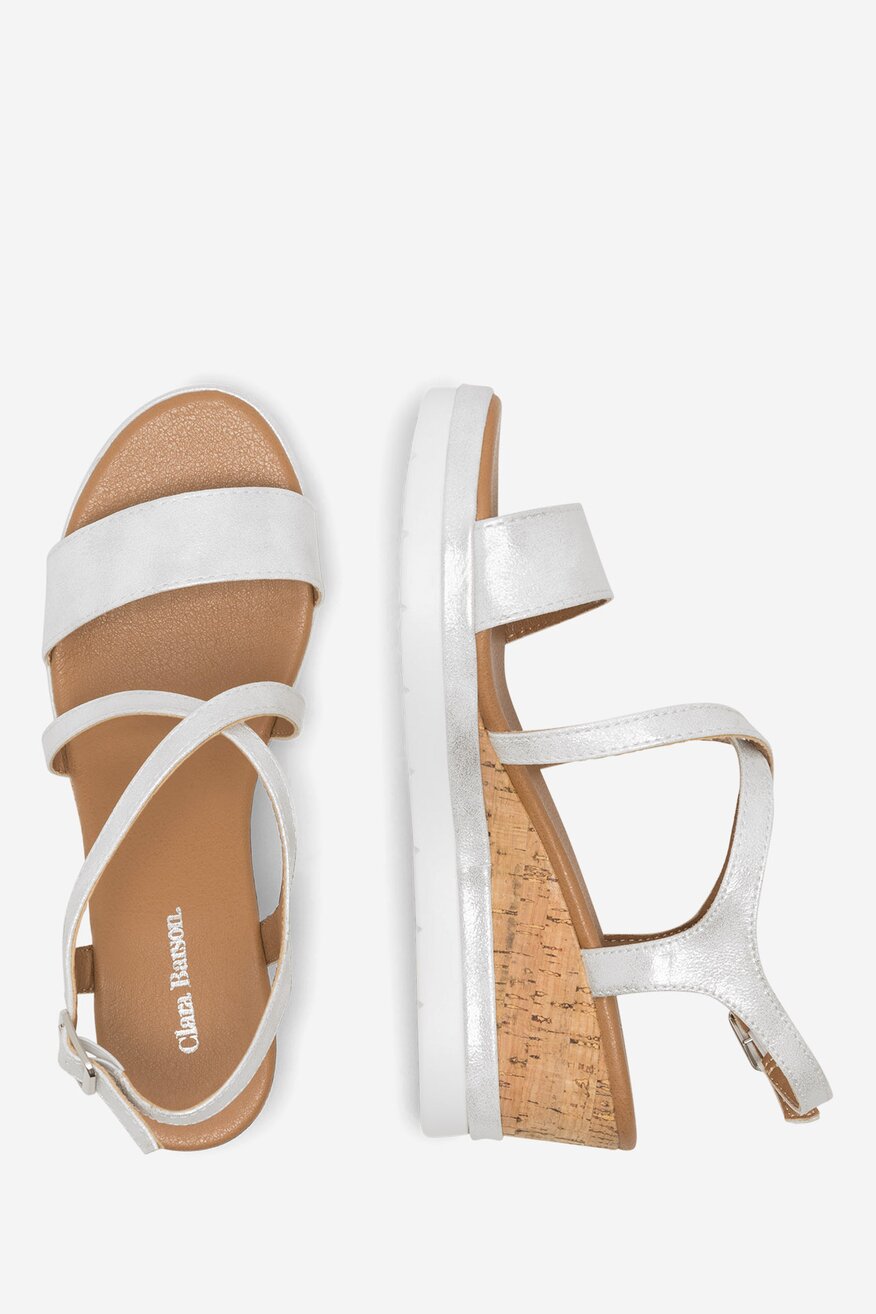 Sandały na koturnie