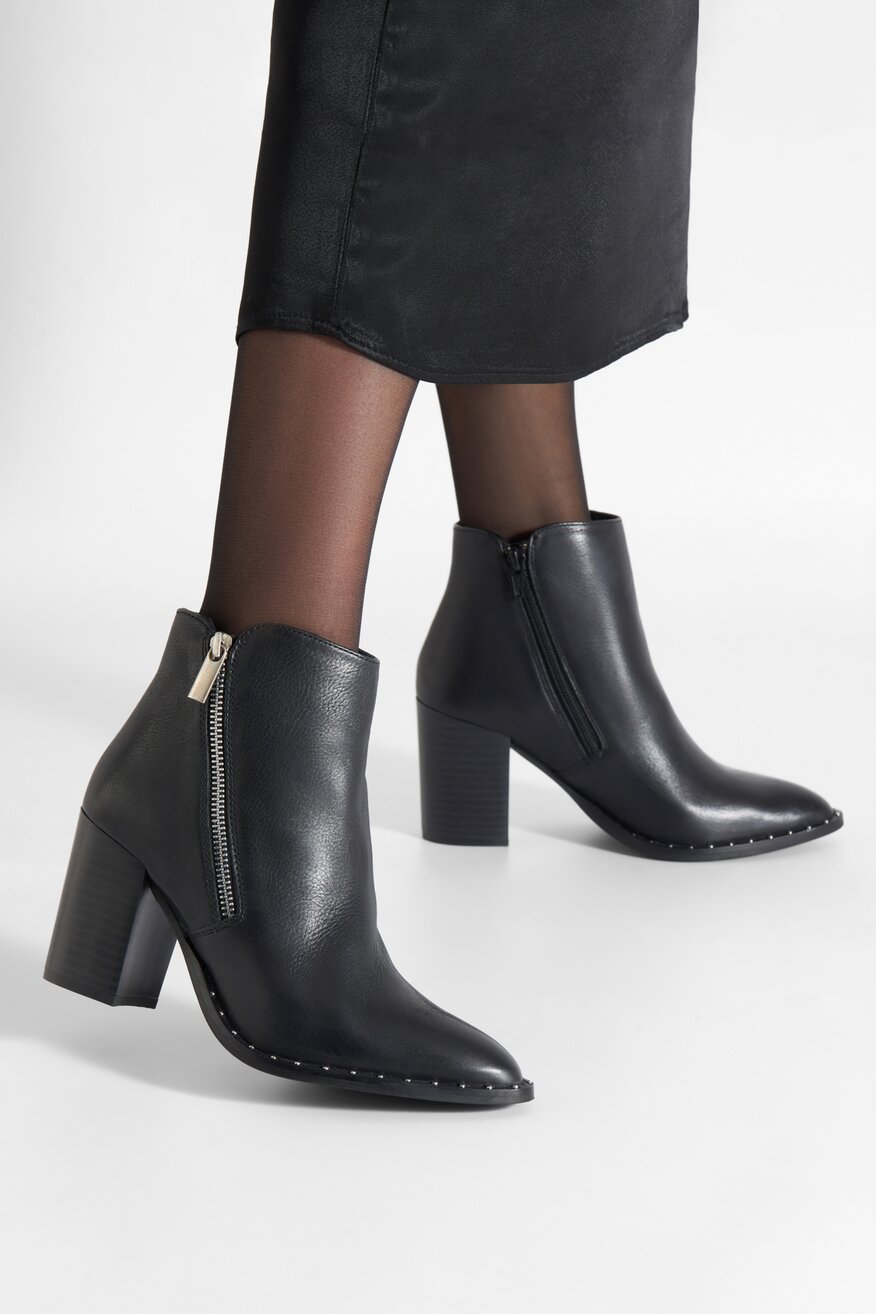 Botki skórzane na słupku