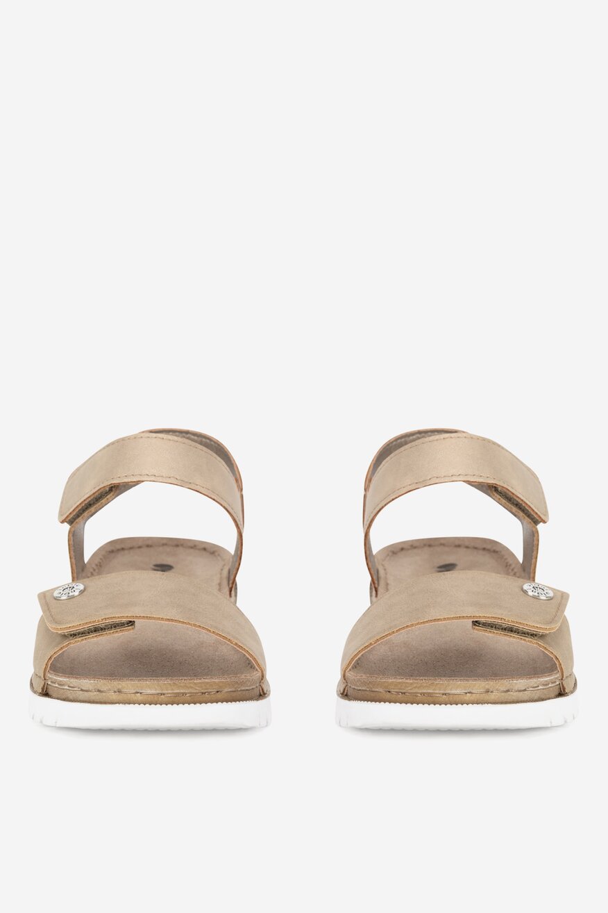 Sandały na koturnie