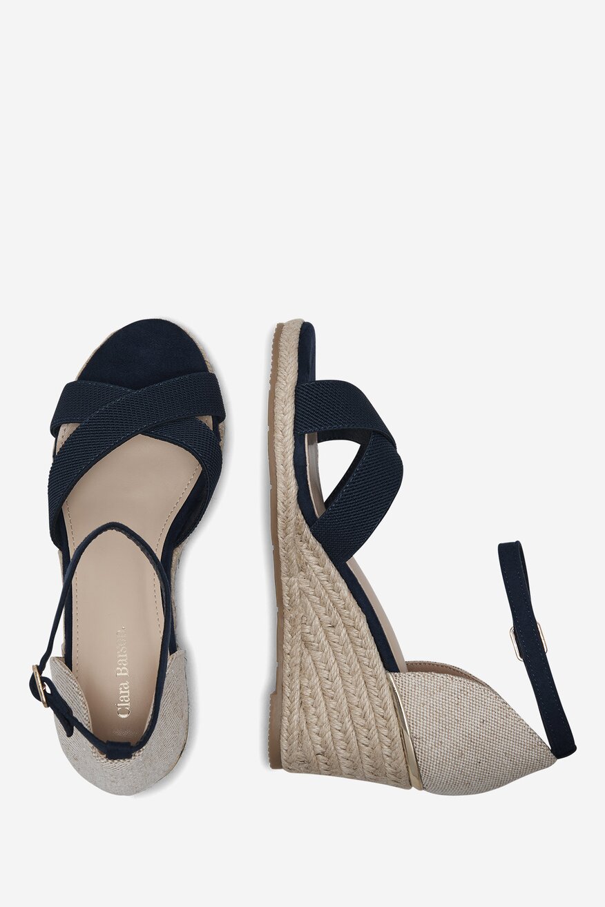 Sandały na koturnie