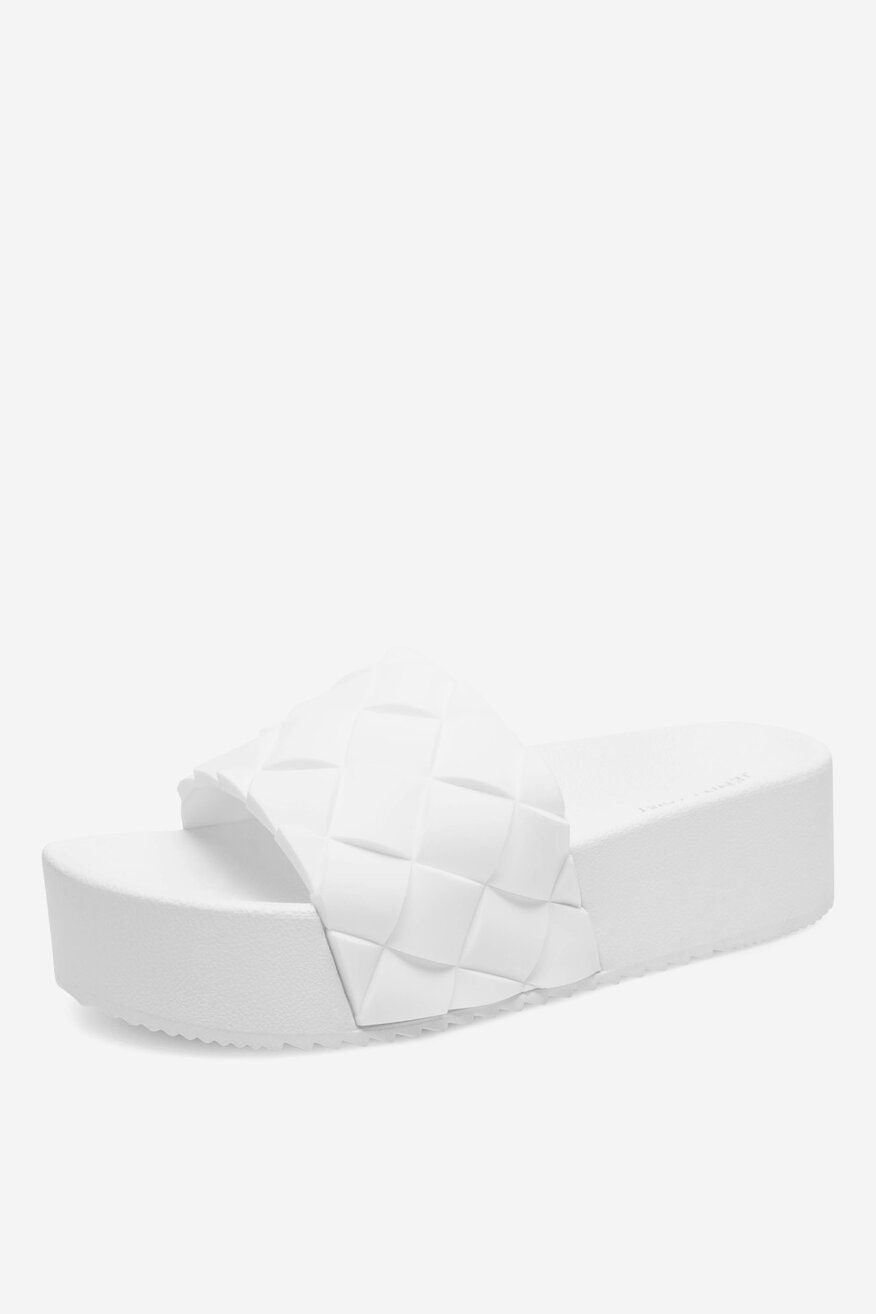 Klapki na platformie