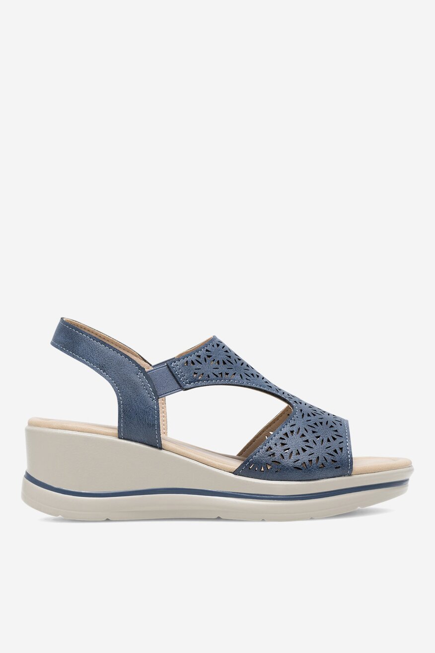 Sandały na koturnie