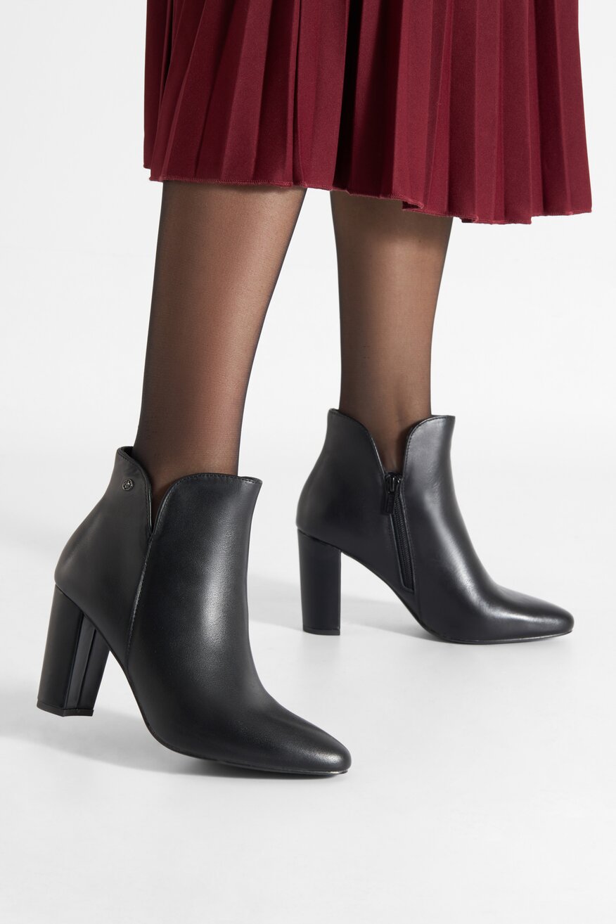 Botki skórzane na słupku