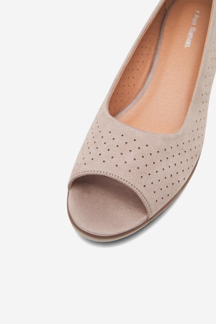 Sandały na koturnie